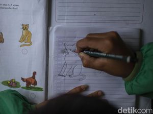 Siap Masuk Sekolah Lagi? Nadiem Targetkan Vaksinasi Guru Selesai Juni 2021