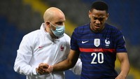 Anthony Martial cedera saat Prancis menang atas Kazakhstan dalam kualifikasi Piala Dunia 2022 di Astana Arena pada Minggu (28/3/2021) malam WIB lalu. Tampil sejak menit pertama, Martial kemudian tak bisa menuntaskan pertandingan karena lututnya bermasalah. (Foto: AFP/FRANCK FIFE)