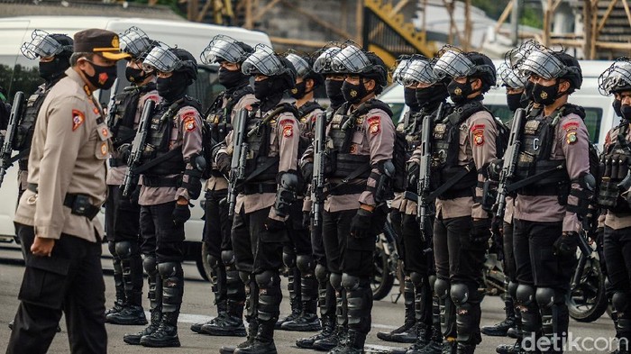 Aparat TNI, Polisi, Dishub DKI Jakarta, dan Satpol PP menggelar patroli skala besar untuk mengantisipasi teror (Andhika Prasetya/detikcom) Aparat TNI, Polisi, Dishub DKI Jakarta, dan Satpol PP menggelar patroli skala besar untuk mengantisipasi teror (Andhika Prasetya/detikcom)