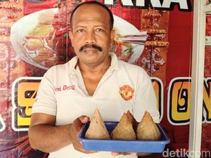 Mencicipi Bakso Kraton Bikinan Mantan Punggawa Keraton Agung Sejagat