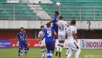 Menggeser Persiraja yang turun ke urutan kedua dengan 3 poin dari dua laga.