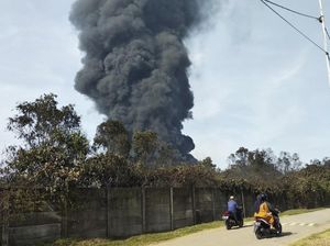 Pertamina Sebut Api yang Bakar Tangki di Balongan Sudah Dilokalisir Pertamina Sebut Api yang Bakar Tangki di Balongan Sudah Dilokalisir