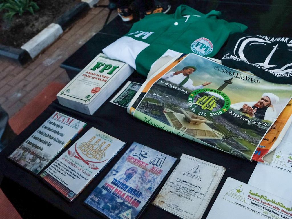Polisi Dalami Kaitan Terduga Teroris di Condet-Bekasi dengan FPI Polisi Dalami Kaitan Terduga Teroris di Condet-Bekasi dengan FPI