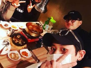 Chanyeol EXO Wajib Militer, Ini Momen Serunya Saat Makan BBQ dan Kimbab