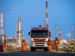 Padamkan Tanki Balongan, Pertamina Pakai Foam hingga Kerahkan 10 Damkar