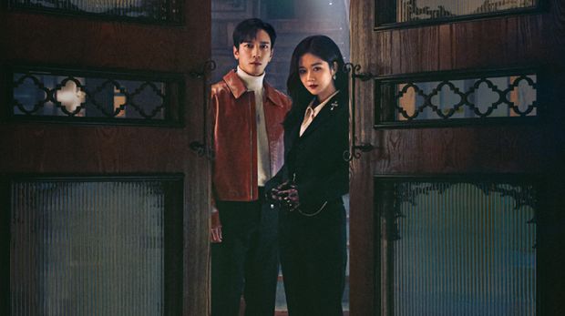 Jang Na-ra dan Jung Yong-hwa dalam Drama Korea Daebak Real Estate.