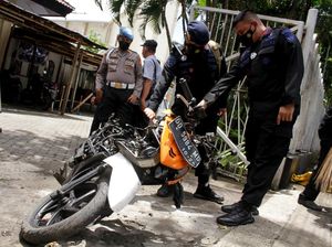 Pasutri Bomber Makassar Dimakamkan Satu Liang Lahad di Maros Pasutri Bomber Makassar Dimakamkan Satu Liang Lahad di Maros