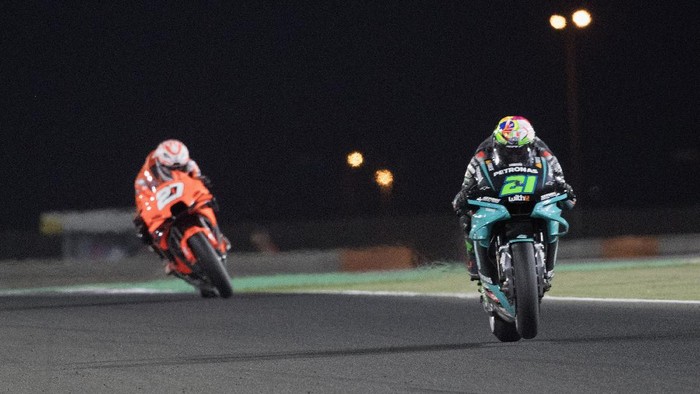 DOHA, QATAR - MARCH 28: Franco Morbidelli of Italy and Petronas Yamaha SRT leads the field during the MotoGP race during the MotoGP of Qatar - Race at Losail Circuit on March 28, 2021 in Doha, Qatar. (Photo by Mirco Lazzari gp/Getty Images)