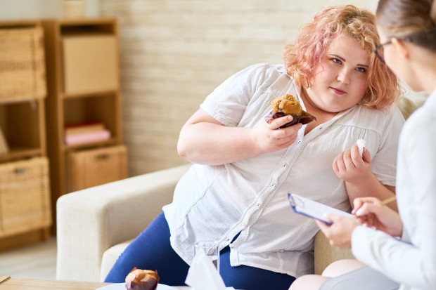 Pica adalah gangguan makan lain yang melibatkan makan hal-hal yang tidak dianggap sebagai makanan.