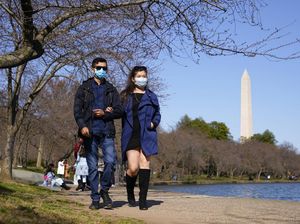 Kasus Covid-19 di AS Meningkat, Masker Kembali Diwajibkan Kasus Covid-19 di AS Meningkat, Masker Kembali Diwajibkan
