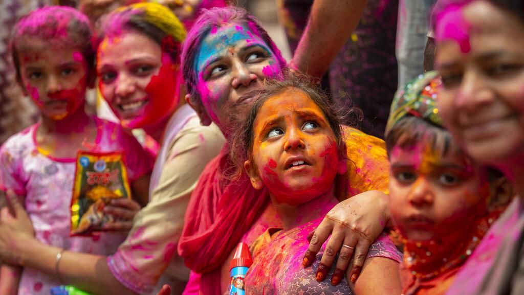 Warna-warni Festival Holi di Sejumlah Negara