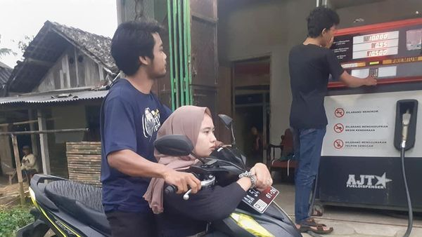 Potret Viral Jok Motor Dipasang Paku Gegara Pacar Cemburuan, Ujung-ujungnya Bikin Ngakak
