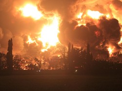 Cerita Warga Dengar Ledakan Besar Saat Kilang Pertamina Balongan Terbakar