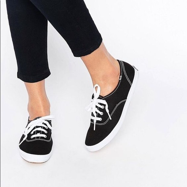 keds (sumber : pinterest.com/poshmark) keds (sumber : pinterest.com/poshmark)