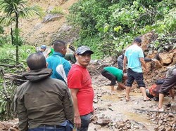 Ada Tanah Longsor, Jalan Lintas Merangin-Kerinci Jambi Terputus