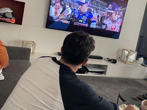 Marc Marquez Cuma Bisa Nonton MotoGP Sambil Ngemil Popcorn