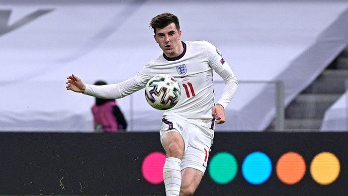 TIRANA, ALBANIA - MARCH 28: Mason Mount of England scores their sides second goal during the FIFA World Cup 2022 Qatar qualifying match between Albania and England at the Qemal Stafa Stadium on March 28, 2021 in Tirana, Albania. Sporting stadiums around Europe remain under strict restrictions due to the Coronavirus Pandemic as Government social distancing laws prohibit fans inside venues resulting in games being played behind closed doors.  (Photo by Mattia Ozbot/Getty Images)