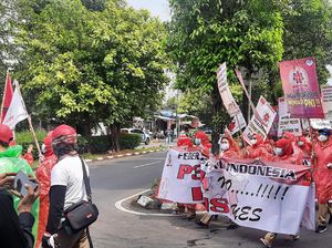 Demo Buruh di Depan Kantor BKKBN, 200 Personel Polisi Diturunkan Demo Buruh di Depan Kantor BKKBN, 200 Personel Polisi Diturunkan