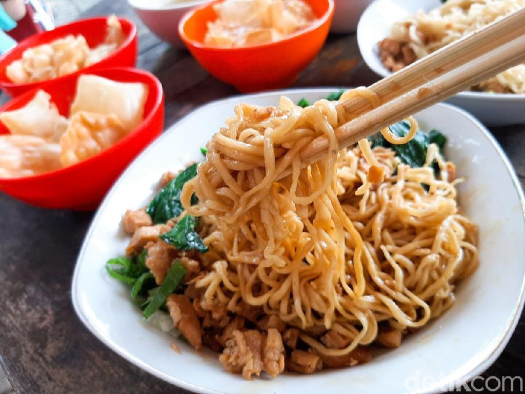 3 Resep Mie Ayam yang Gurih Mantap untuk Buka Puasa 3 Resep Mie Ayam yang Gurih Mantap untuk Buka Puasa