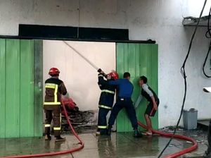 Pabrik Kasur-Karpet di Garut Terbakar, Pemilik Rugi Miliaran Rupiah