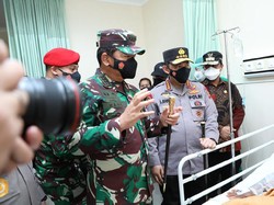 Panglima TNI dan Kapolri Jenguk Korban Luka Bom Bunuh Diri Makassar