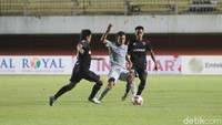 Sedangkan Persita hanya bisa membalas lewat penalti Chandra Waskito di injury time babak pertama.