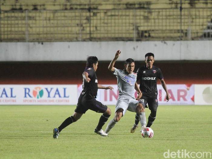Persib meraih kemenangan perdana di matchday kedua Grup D Piala Menpora 2021. Berjumpa Persita Tangerang, Maung Bandung menang 3-1.