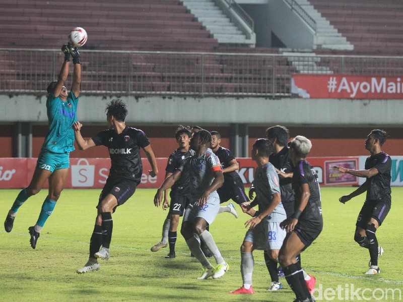 Persib meraih kemenangan perdana di matchday kedua Grup D Piala Menpora 2021. Berjumpa Persita Tangerang, Maung Bandung menang 3-1.