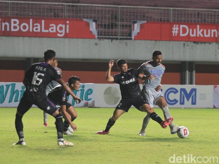 Persib meraih kemenangan perdana di matchday kedua Grup D Piala Menpora 2021. Berjumpa Persita Tangerang, Maung Bandung menang 3-1.