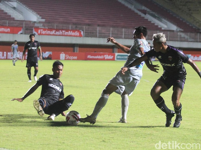 Persib meraih kemenangan perdana di matchday kedua Grup D Piala Menpora 2021. Berjumpa Persita Tangerang, Maung Bandung menang 3-1.