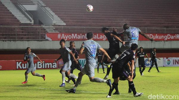 Persib Libas Persita 3-1
