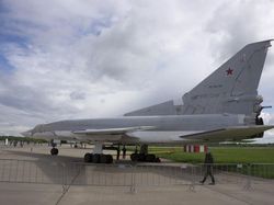 Rusia Tutupi Pesawat-pesawat Tempur dengan Ban Mobil, untuk Apa?