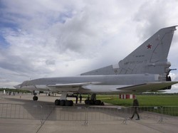 Rusia Tutupi Pesawat-pesawat Tempur dengan Ban Mobil, untuk Apa?