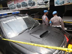 Polisi Gerebek Showroom Mobil Terkait Terorisme