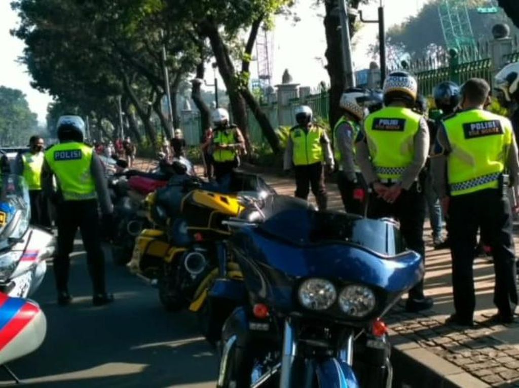 Polisi Tindak Sunmori Harley di Kawasan Monas, Ada yang Pakai Strobo Polisi Tindak Sunmori Harley di Kawasan Monas, Ada yang Pakai Strobo