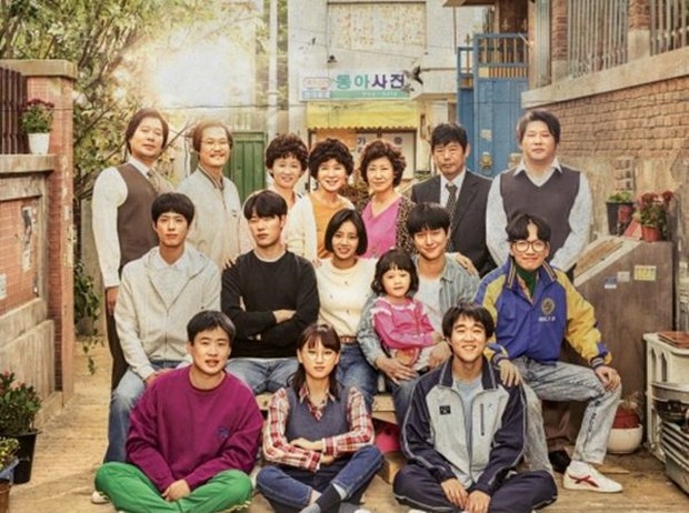 Poster Drama Reply 1988/Twitter.com/soompi Tampilan poster dari drama Reply 1988 yang tayang pada tahun 2015.