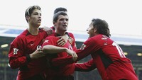 Roy Keane - langganan bikin gol dalam 11 musim berbeda Premier League. Foto: (Getty Images/Laurence Griffiths)