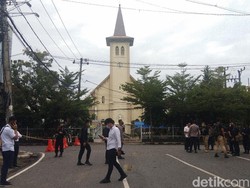 Densus 88 Antiteror Tangkap Buronan Teroris Bom Katedral Makassar