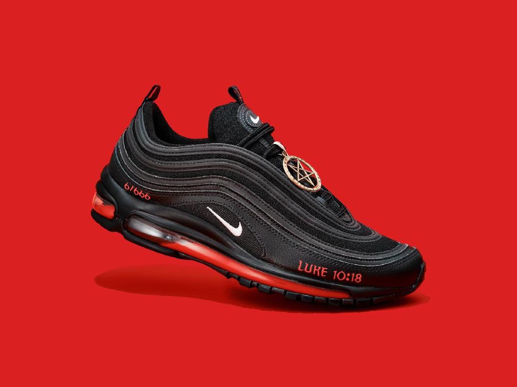 Kontroversi Sepatu Setan Isi Darah Lil Nas X: Diprotes, Dituntut Nike Kontroversi Sepatu Setan Isi Darah Lil Nas X: Diprotes, Dituntut Nike