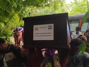 Jenazah Pasutri Bomber Gereja Katedral Makassar Dimakamkan dalam 1 Liang