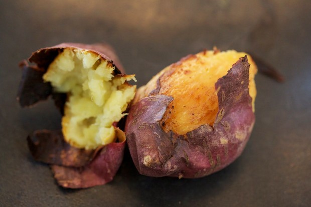 Ubi bakar/Sumber/Pinterest/healthylittlefoodies Ubi bakar