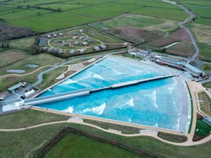 Bukan Kolam Renang, Ini Pusat Selancar di Inggris Bukan Kolam Renang, Ini Pusat Selancar di Inggris