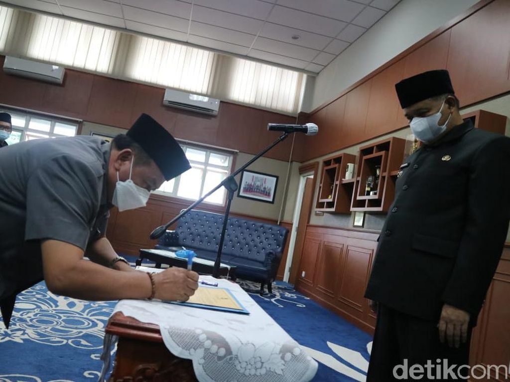 KPK Didesak Segera Umumkan Tersangka Kasus Pengadaan Barang COVID-19 di KBB KPK Didesak Segera Umumkan Tersangka Kasus Pengadaan Barang COVID-19 di KBB