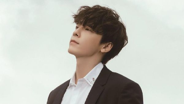 8 Foto Donghae Super Junior, Idol KPop yang Jadi Model Video Klip Rossa