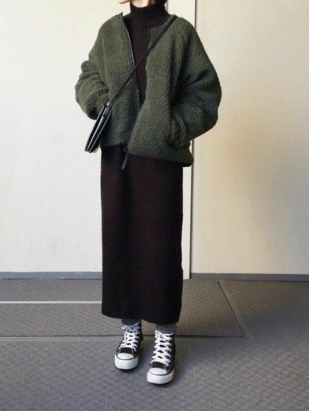 Dress Hitam dan Jaket Army Outer (sumber : pinterest.com) Dress Hitam dan Jaket Army Outer (sumber : pinterest.com)