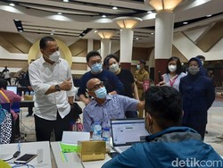Eri Harap Semakin Banyak Lokasi Untuk Vaksin Massal di Surabaya
