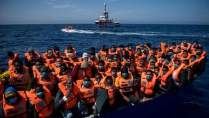 Evakuasi Ratusan Migran di Laut Mediterania