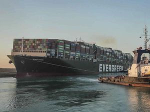 Ever Given Bebas, Terusan Suez Kembali Dibuka Ever Given Bebas, Terusan Suez Kembali Dibuka