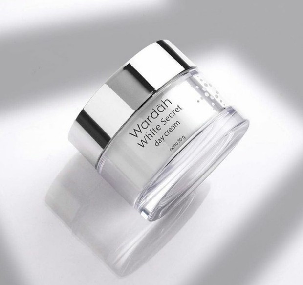 Foto: Wardah/instagram.com/putriicosmetik_ 6 Rekomendasi Krim Pemutih Wajah yang Aman