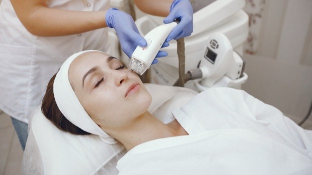 Ilustrasi laser wajah.